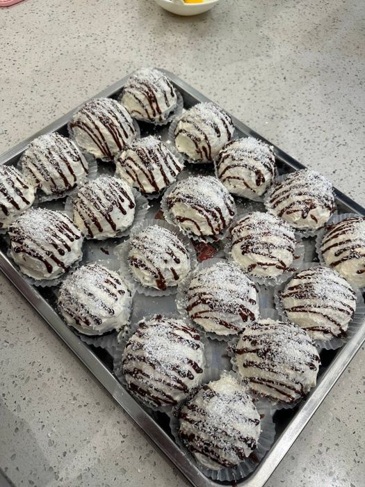 Пеку на заказ разнообразные торты и печеное.готовлю ковурдок и котлеты