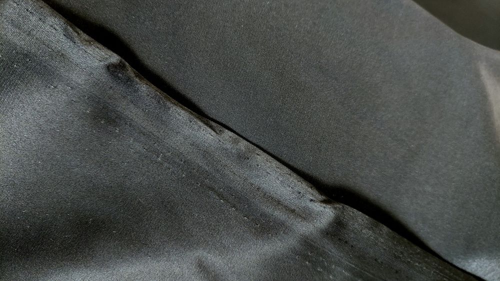 Продам плащевые ткани. Черная, айвори