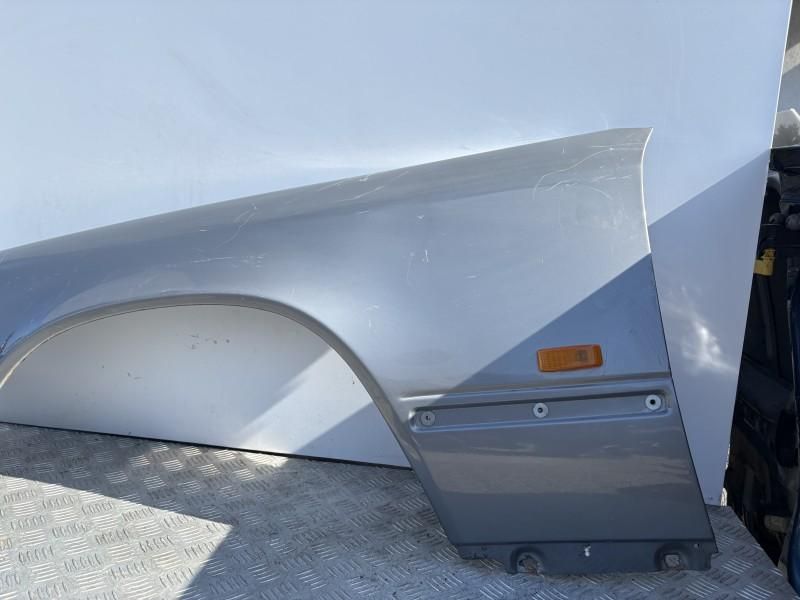 Aripa fata stanga Mercedes E-Class W124