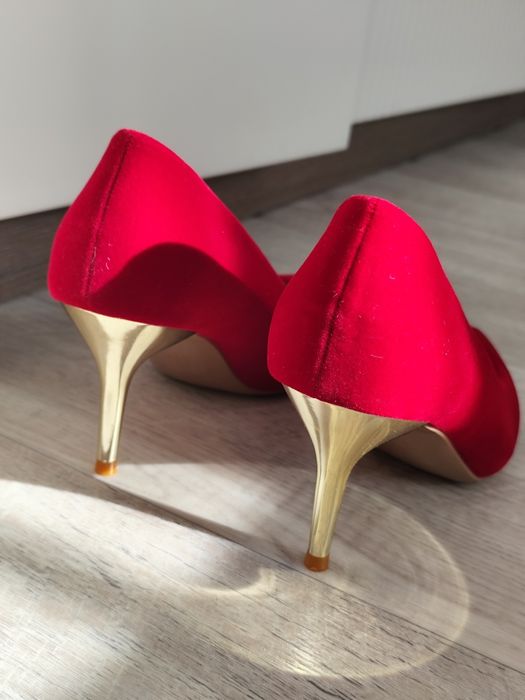 Продам абсолютно новые туфли лодочка