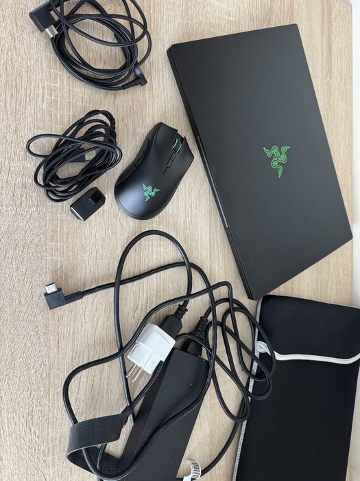 Razer Blade 15 Base / 2.5 Tb SSD / 40 Gb RAM / i7-10th/ RTX2060 (6 Gb)