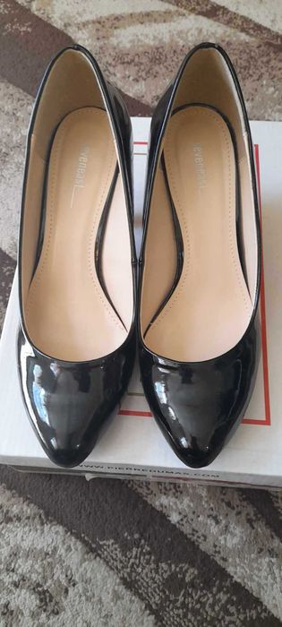 Черни обувки на ток