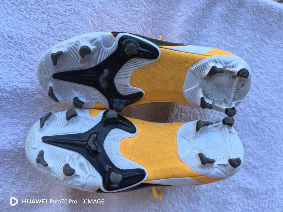 Детски бутонки nike номер 35.5 стелка 22.5