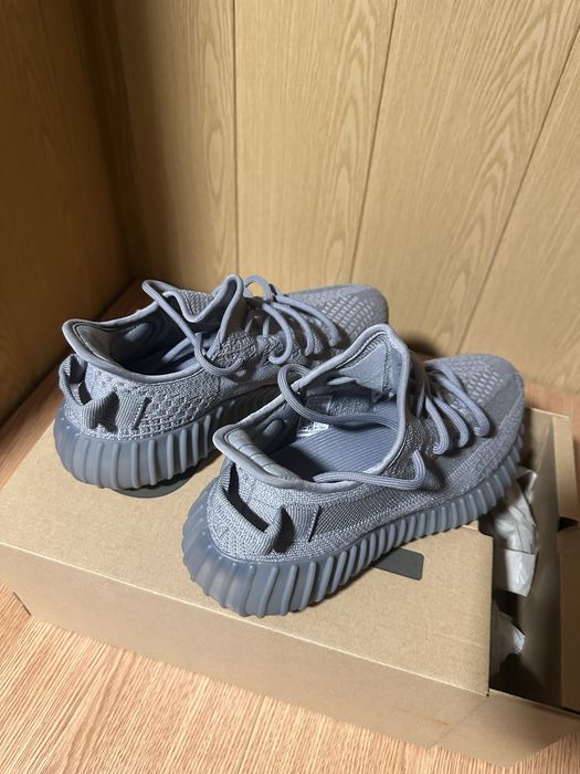 Adidas Yeezy Boost 350 V2