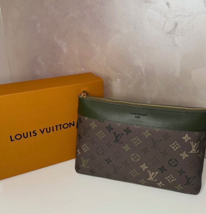 Клъч Louis Vuitton Voyage Souple