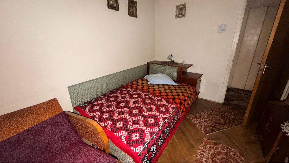 Vand mobilier in stare buna