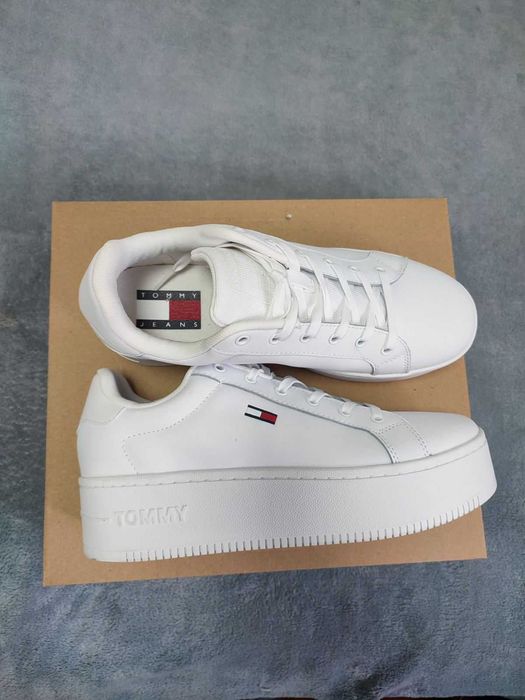 Оригинални кожени сникърси Tommy