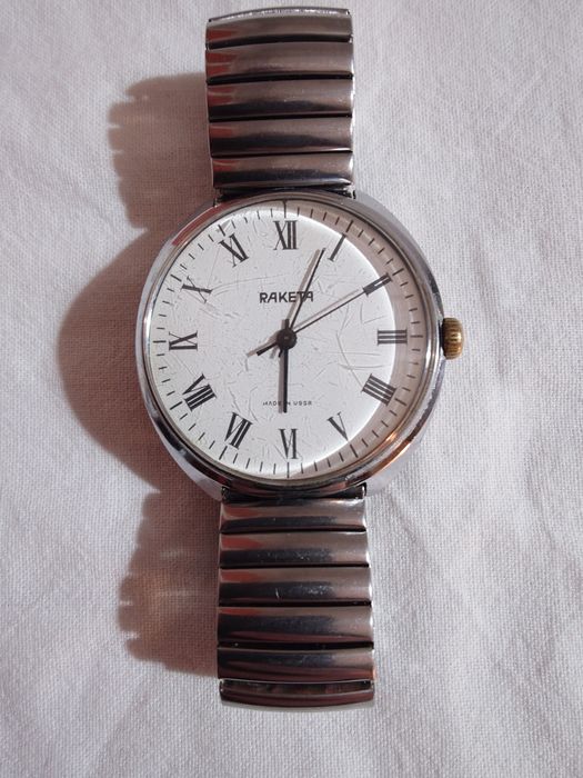 Ракета, съветски мвханичен часовник, с ръчно навиване.