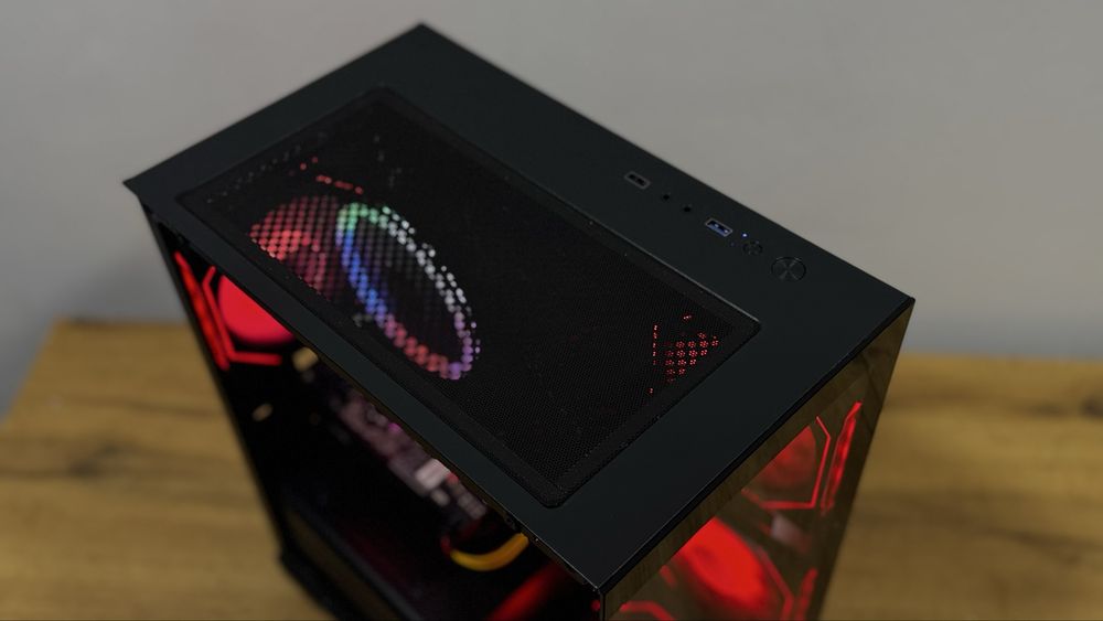 Chiroyli igrovoy komputer rtx1060