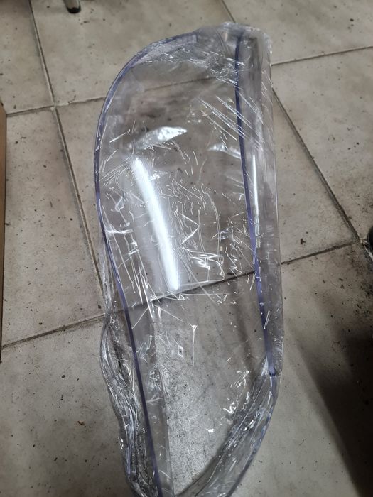 Стъкло фар за Е60 oт 03-06. преди феиса.