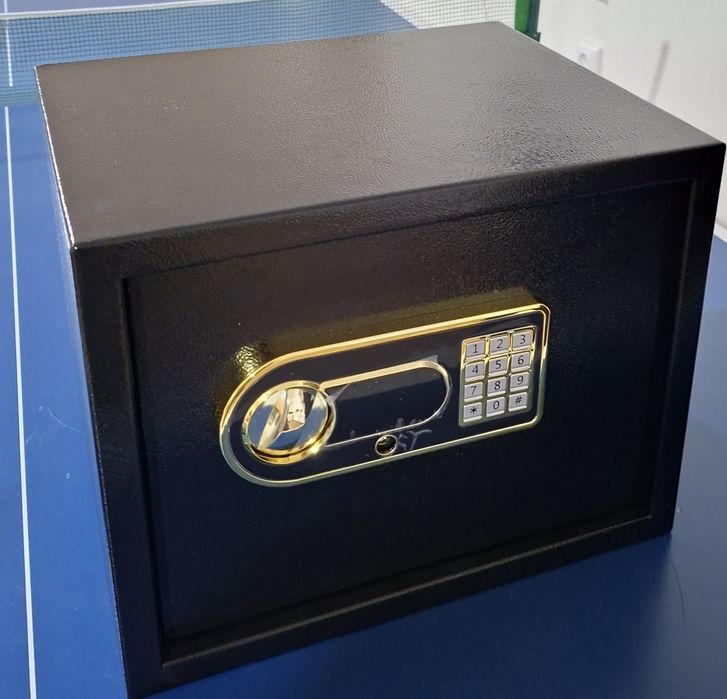 Сейф, для денег и документов