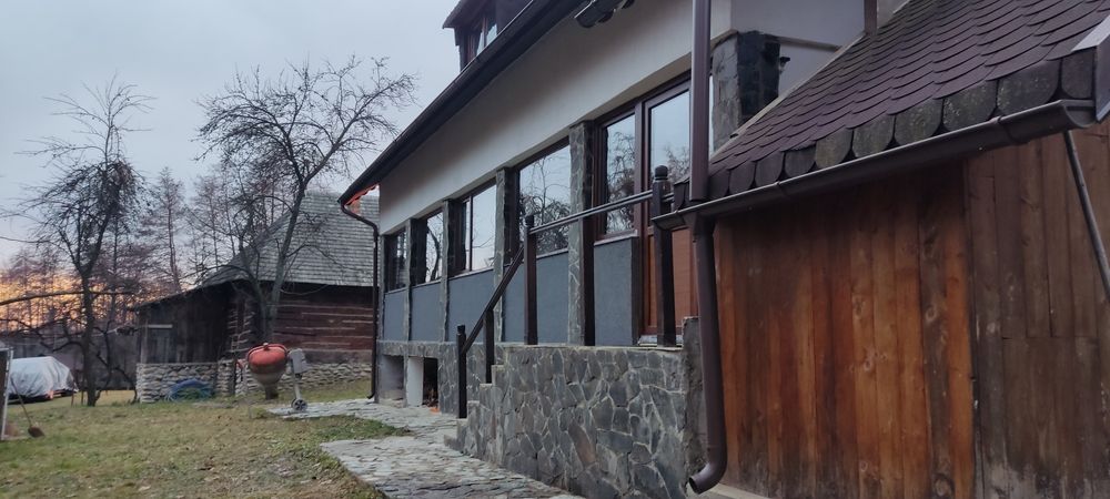 Vând proprietate la muntePolovragi-Racovita,zonă cu potențial turistic