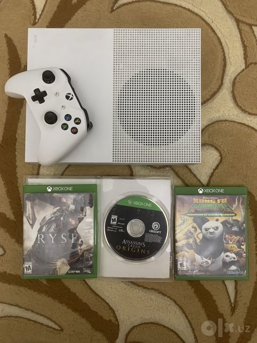 Xbox one S 1tb hotira+30 ta uyin+3 ta disk binus