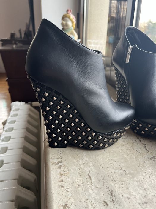 Le Silla ghete - 35 - piele, negru, ca noi