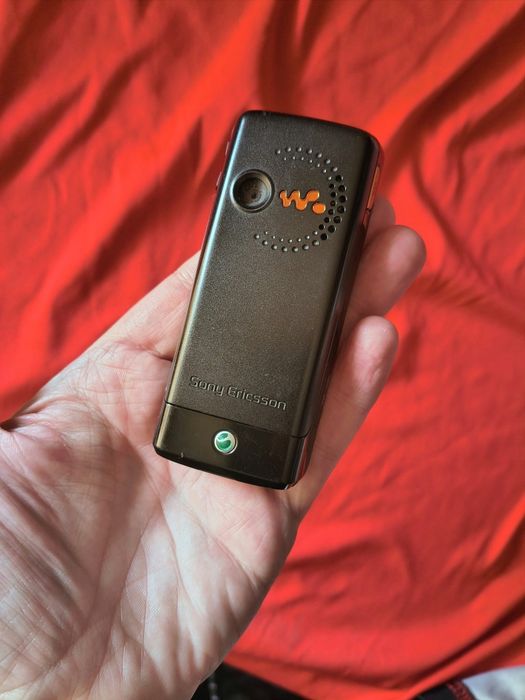 Sony Ericsson w200i walkman  ( liber de rețea)