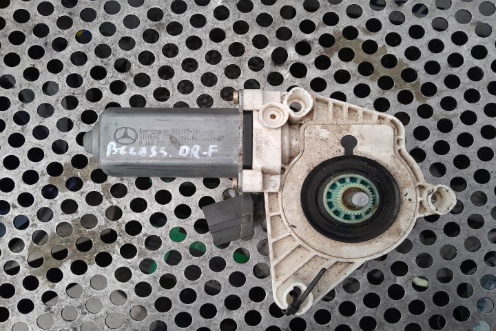 MOTORAS MACARA DREAPTA FATA  0536010001 0536010001 Mercedes-Benz B-Cl