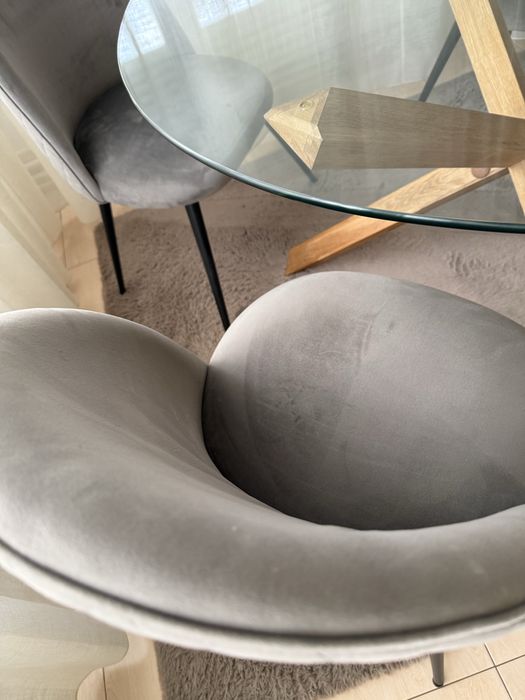 Masă dining rotundă din sticlă + 4 scaune catifea gri – set modern