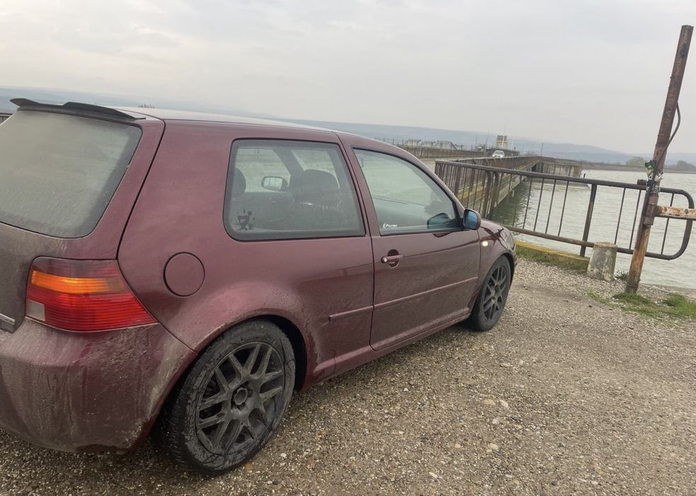 VOLKSWAGEN Golf 2000 — imagine 4