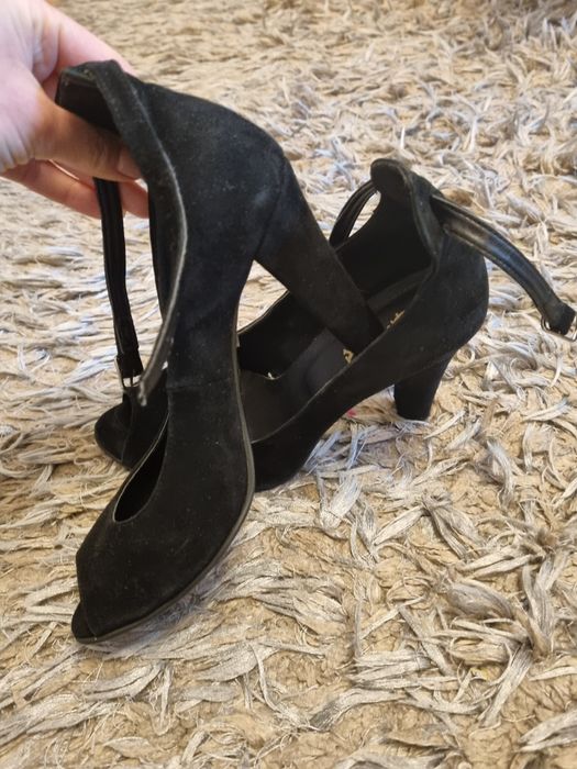 Vând pantofi din piele intoarsa