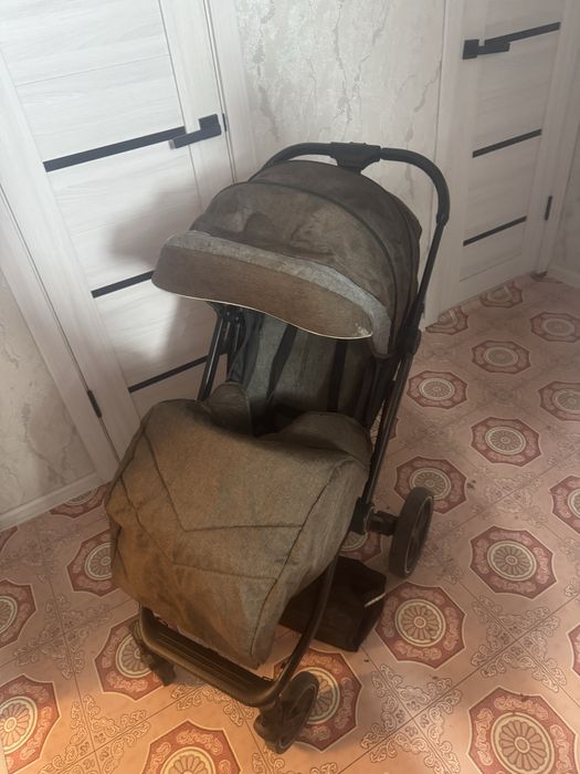Продам прогулочную детскую коляску