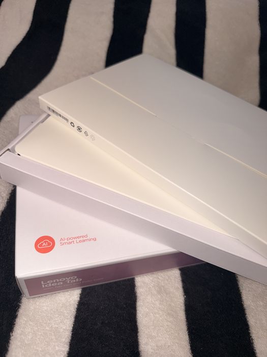 Tabletă Lenovo Idea Tab 11, 256GB, 8GB RAM, 5G, neagră, cu Stylus Pen și husă