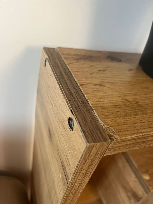 Малка етажерка за книги