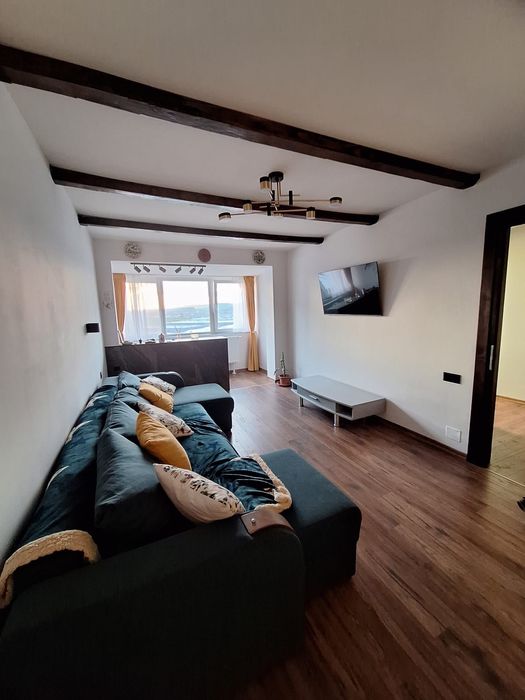 De închiriat apartamet cu 3 camere