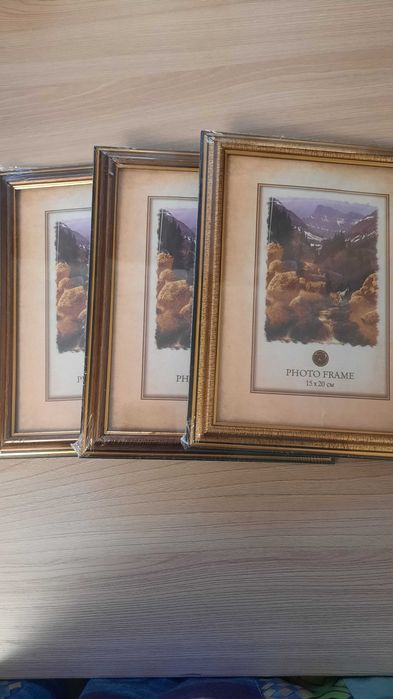 Фоторамки .  Дерево, пластик. Разные размеры.