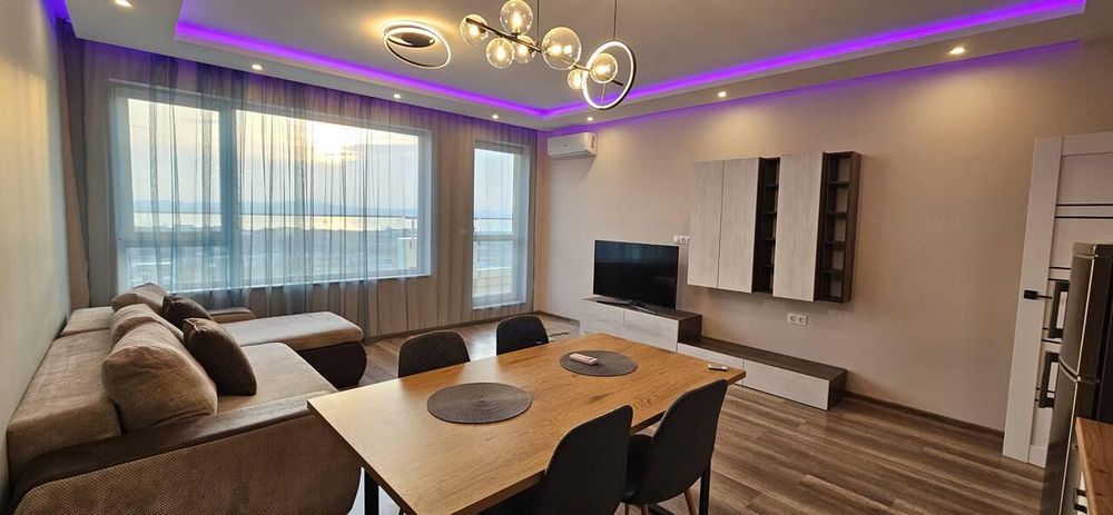 Дава се под наем Двустаен апартамент в Бургас, Славейков - 67 кв.м за 714 € - Снимка #1