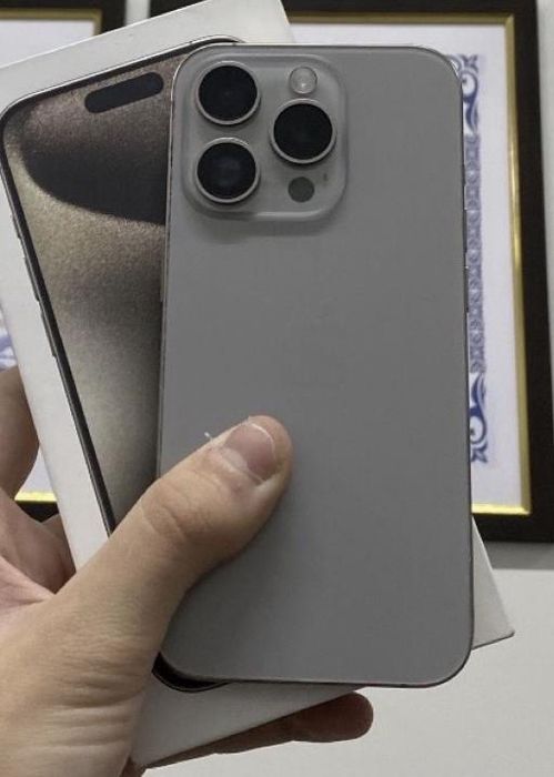 iPhone 15 pro почти новый