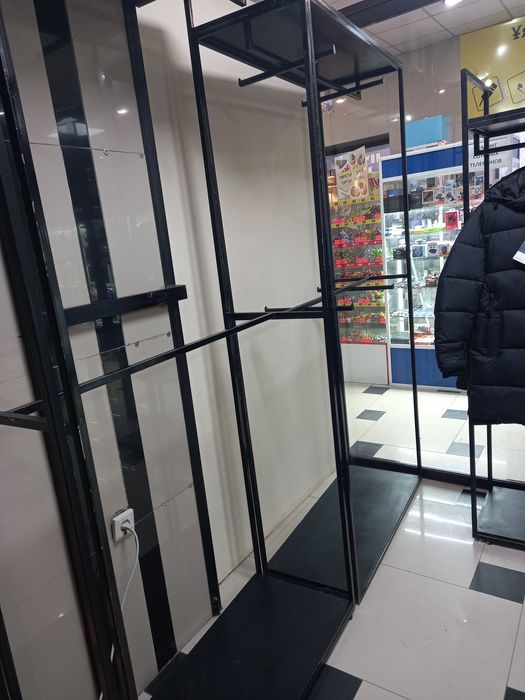 Продаю вешалки рейл