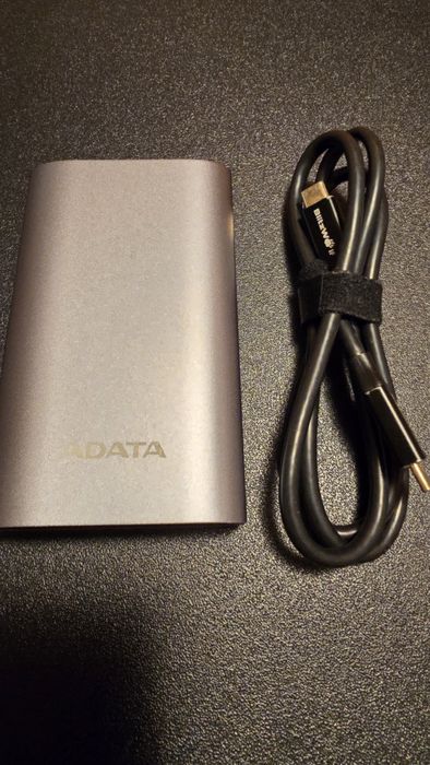 Baterie externa Samsung si Adata