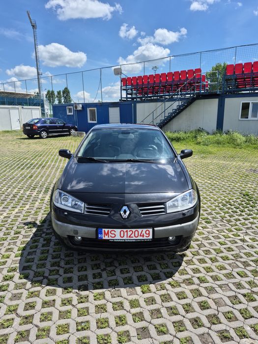 Vând sau schimb Renault Mégane II Coupé-Cabriolet decapotabilă, mașină întreținută și foarte plăcută la condus.