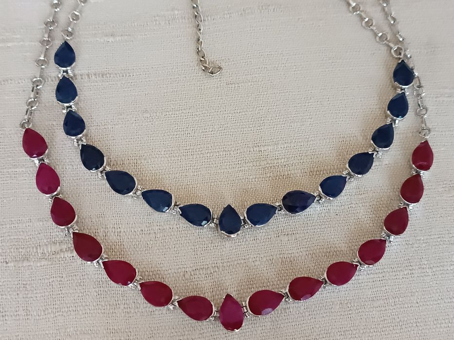 Продам  колье.  .  Жва колье на выбор: сапфиры и рубилиты