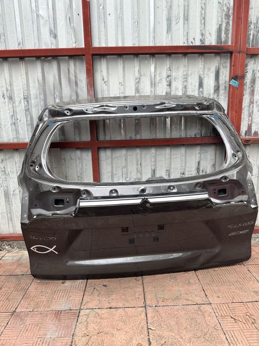 Auto Lederen Kofferbakmatten voor Suzuki S-Cross 2022 2023 2024 2025, Volledige Dekking Waterdicht Antislip Tailored Cargo Tray Liners Protector, Black red