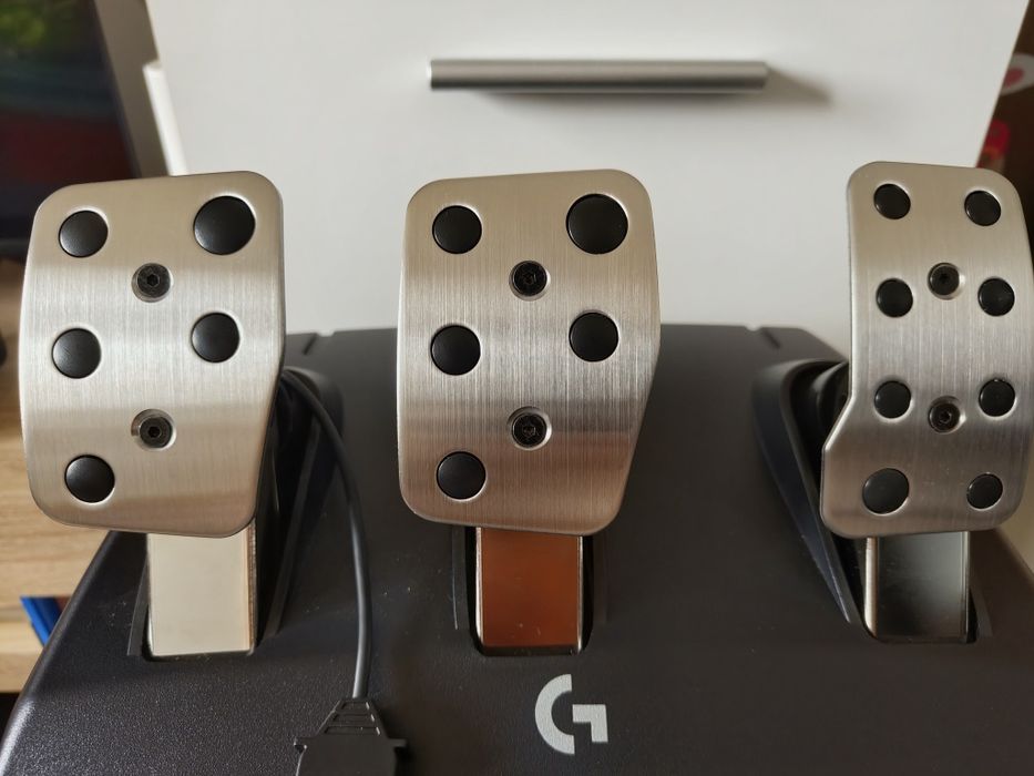 Set Volan Logitech G923 Trueforce + Schimbător viteze Logitech Driving Force