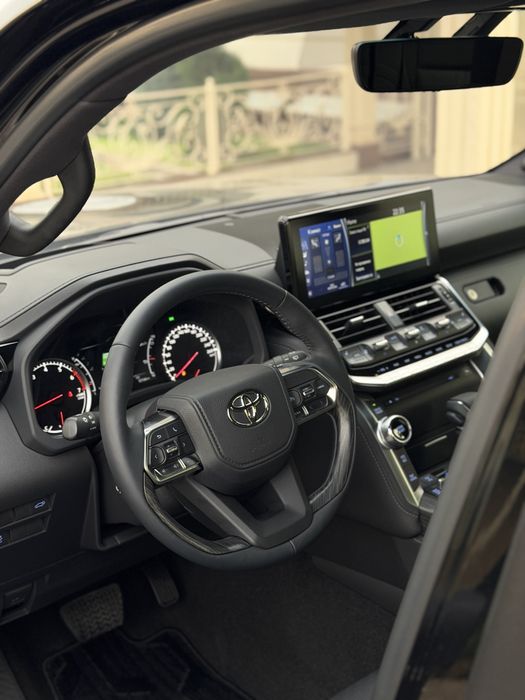 Toyota land cruiser 300