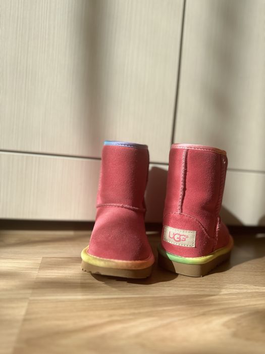 Cizmulite UGG  originale 2 3 ani
