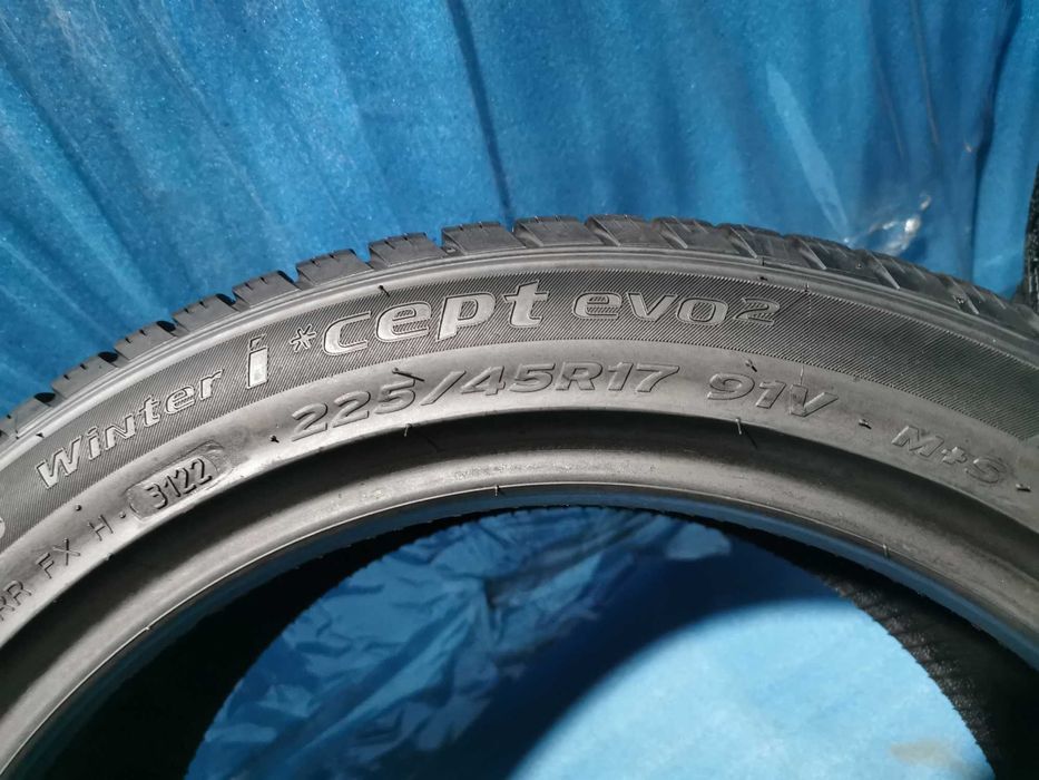225/45 R17 - hankook runflat m+s 4 bucati