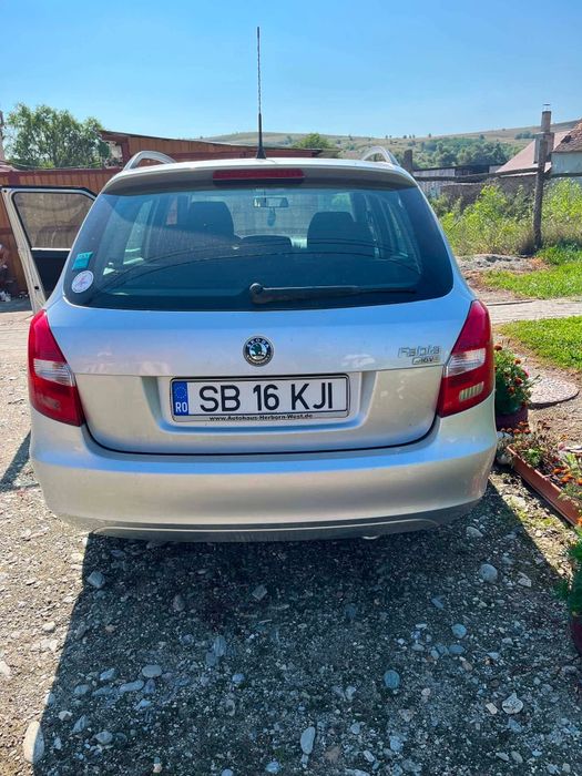 Vând scoda fabia 1.4 benzina