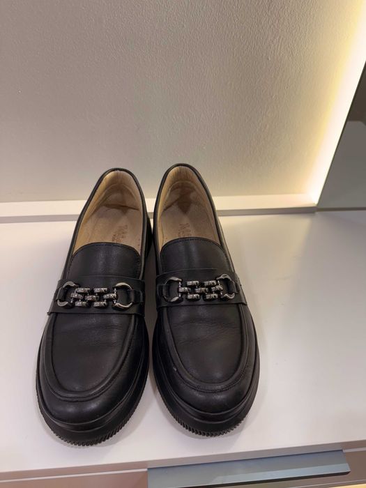 продам детские лоферы (туфли) на девочку