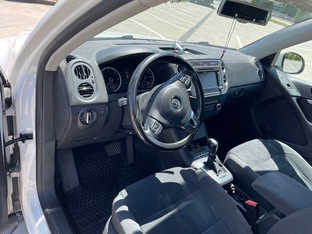 VW Tiguan 2011 , 2.0d , 140кс