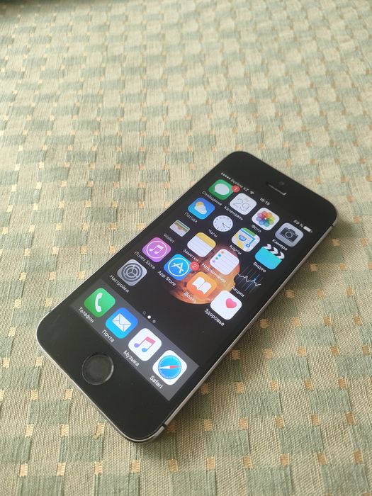 Продам смартфон iphone 5s в отличном состоянии