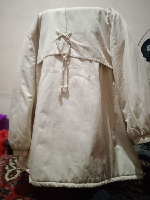 Белая куртка продам