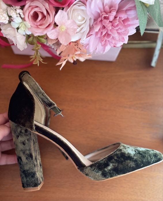 Нови! Обувки на висок ток, 39 номер, зелен цвят/хамелеон, кадифе