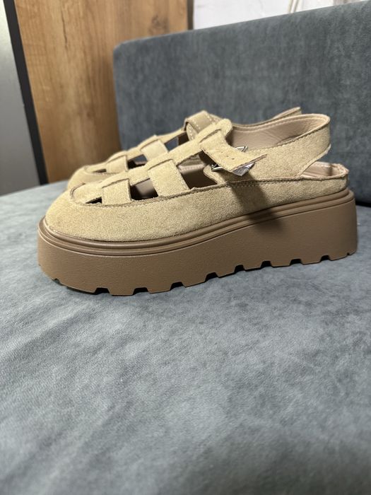 Продам сандали срочно