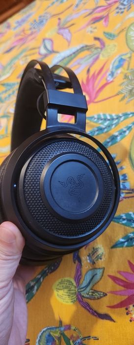 Razer nari essential