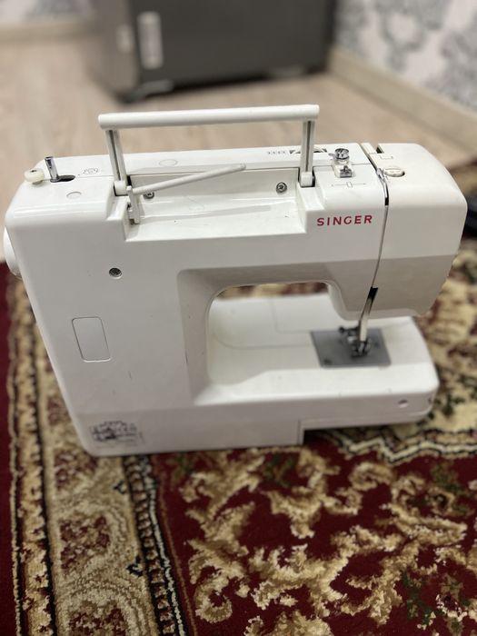 Tikuv moshinasi ishlidi yengi