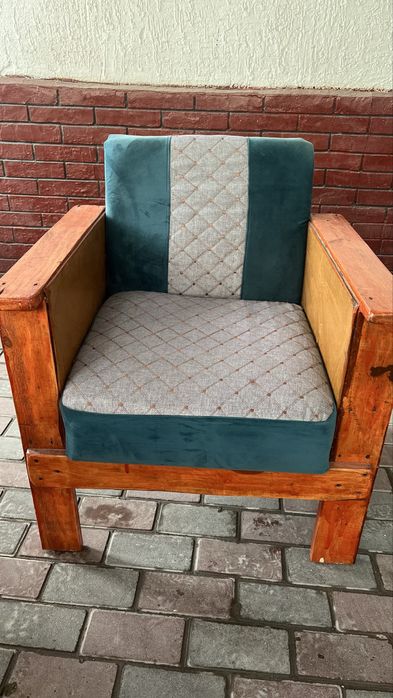 Стол и 8 шт кресло продам