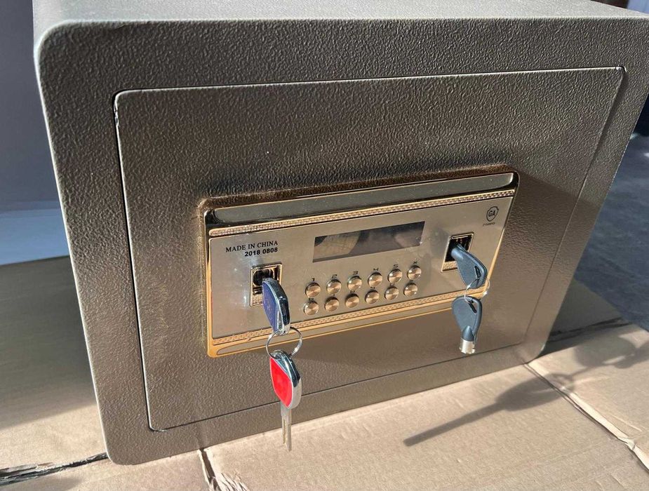 Seif cu doua chei, ecran defect